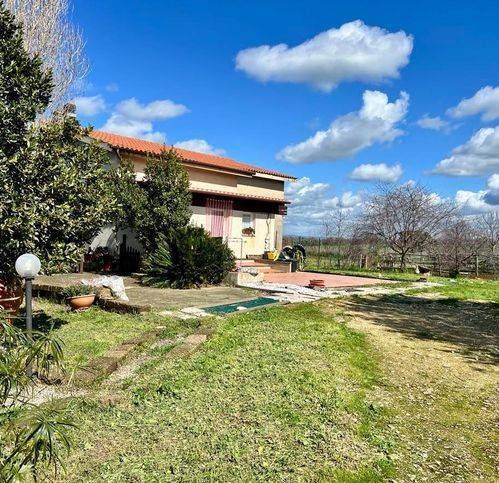 casa indipendente in vendita a Tarquinia