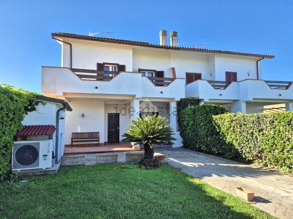 casa indipendente in vendita a Tarquinia in zona Marina Velca