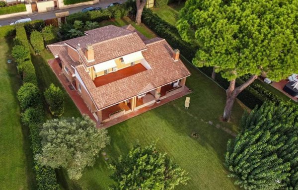 casa indipendente in vendita a Tarquinia in zona Marina Velca