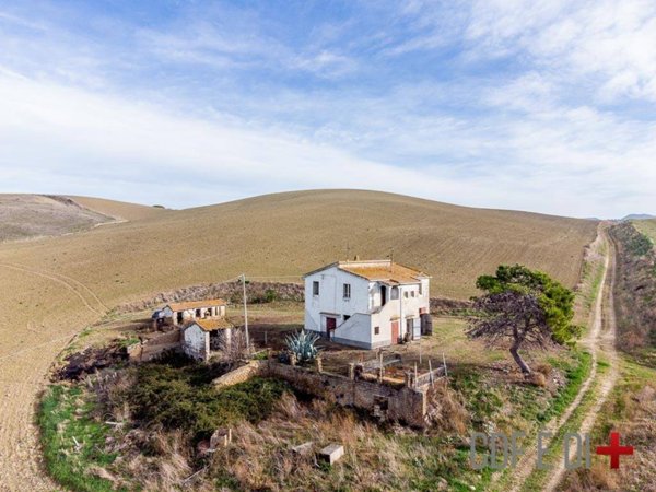 casa indipendente in vendita a Tarquinia