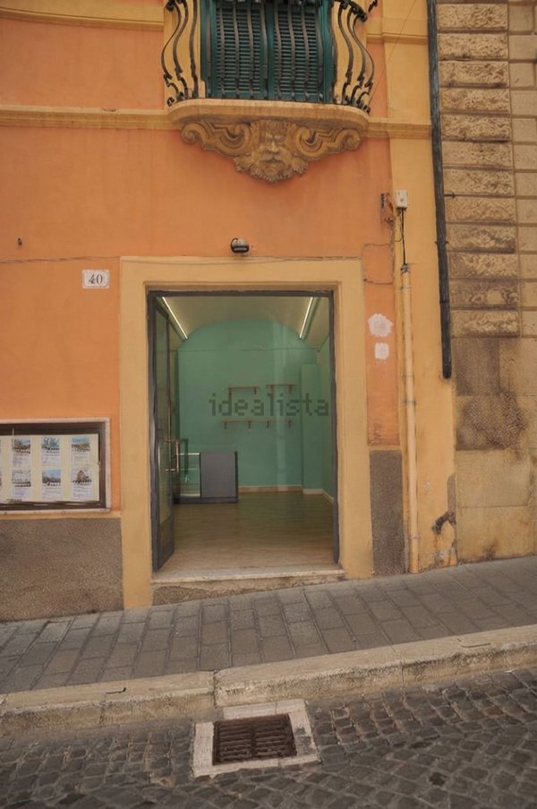 locale commerciale in vendita a Tarquinia