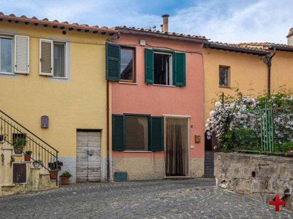 casa indipendente in vendita a Tessennano