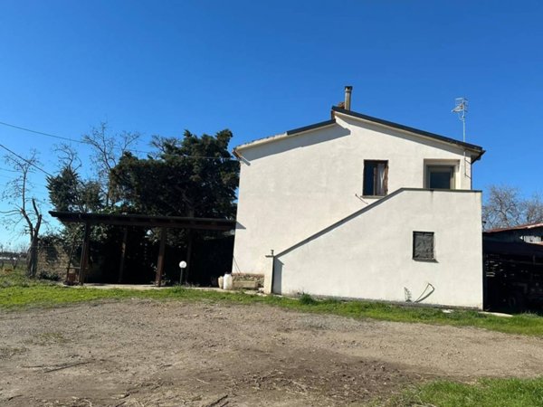 casa indipendente in vendita a Tuscania