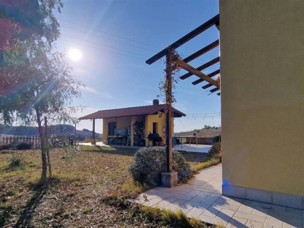 casa indipendente in vendita a Tuscania