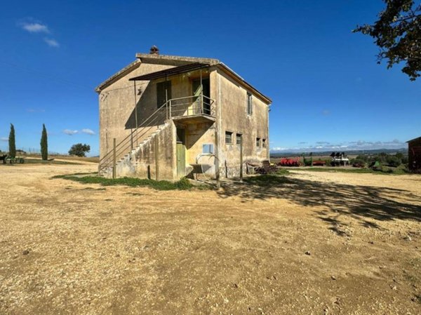 casa indipendente in vendita a Tuscania