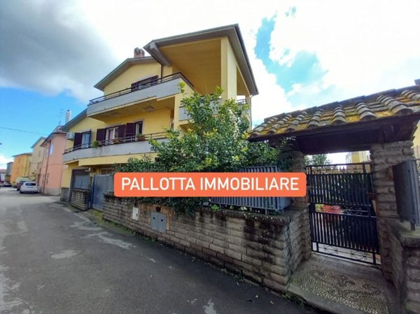 casa indipendente in vendita a Tuscania