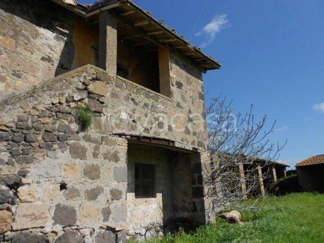casa indipendente in vendita a Tuscania