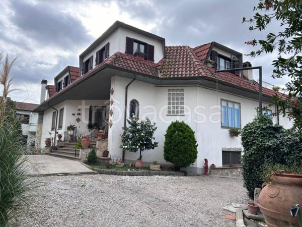 casa indipendente in vendita a Tuscania