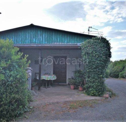 casa indipendente in vendita a Tuscania