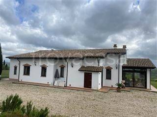 casa indipendente in vendita a Tuscania