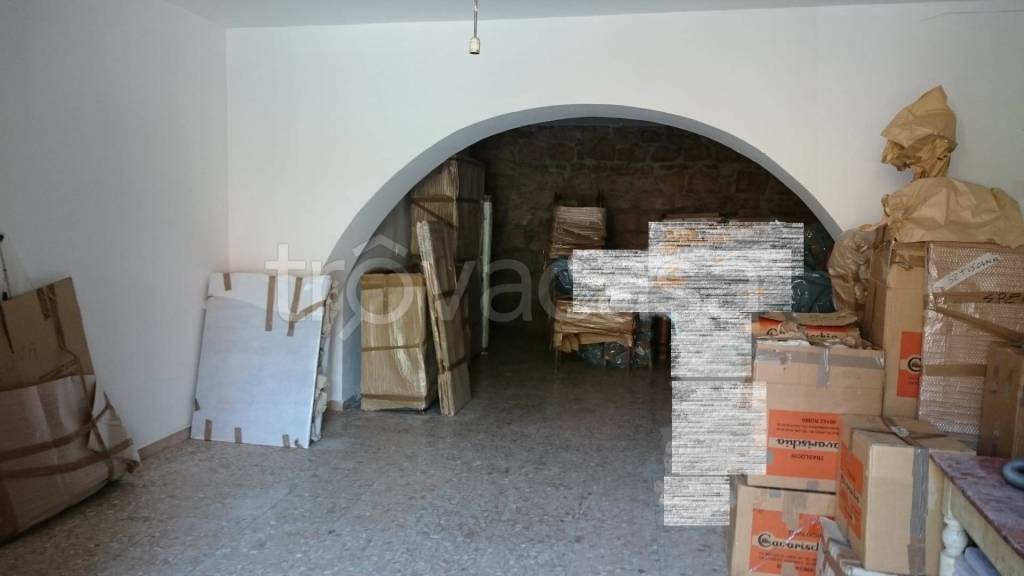 locale commerciale in vendita a Tuscania