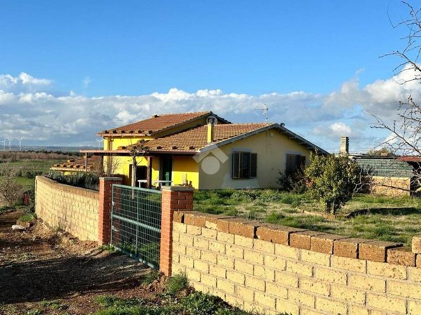 casa indipendente in vendita a Tuscania