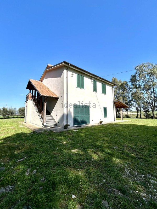 casa indipendente in vendita a Tuscania