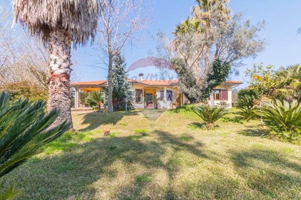 casa indipendente in vendita a Tuscania