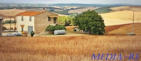 casa indipendente in vendita a Tuscania