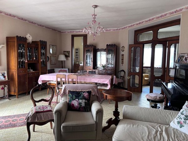 casa indipendente in vendita a Tuscania