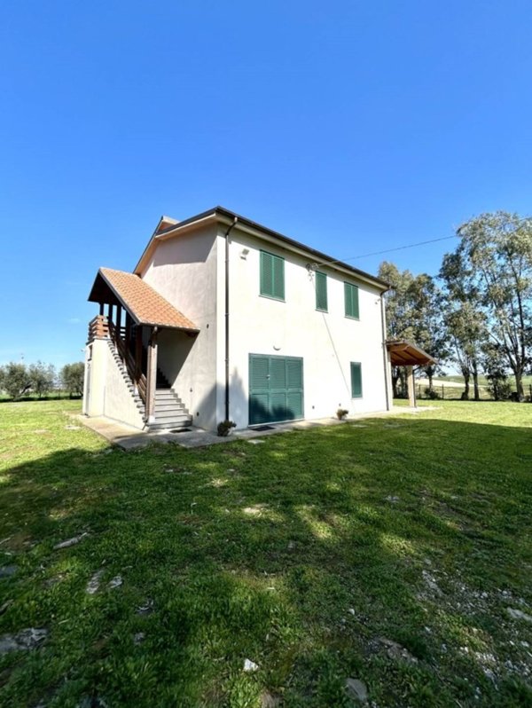 casa indipendente in vendita a Tuscania