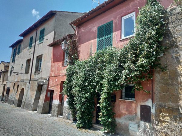 casa indipendente in vendita a Tuscania