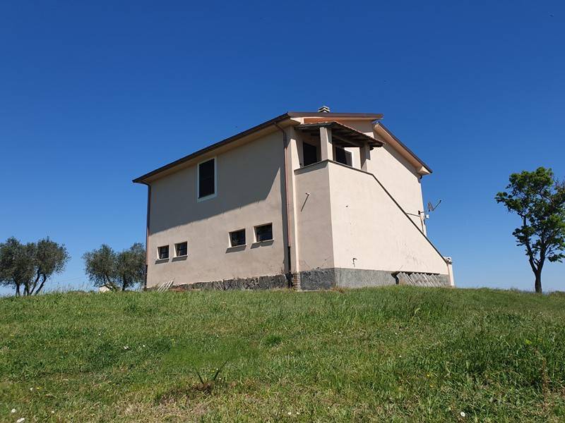 casa indipendente in vendita a Tuscania