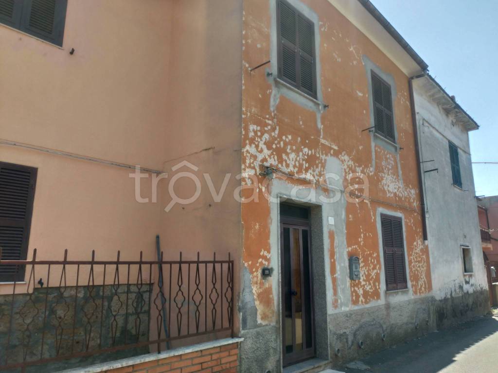 casa indipendente in vendita a Tuscania