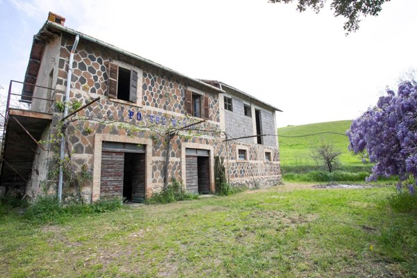 casa indipendente in vendita a Tuscania