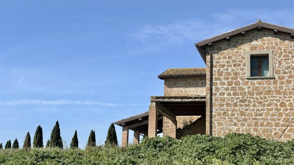 casa indipendente in vendita a Tuscania