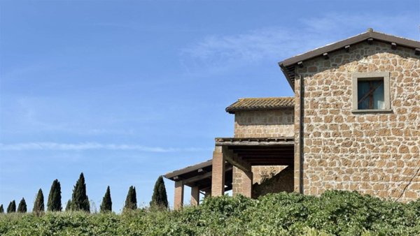 casa indipendente in vendita a Tuscania
