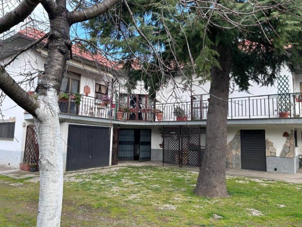 casa indipendente in vendita a Tuscania