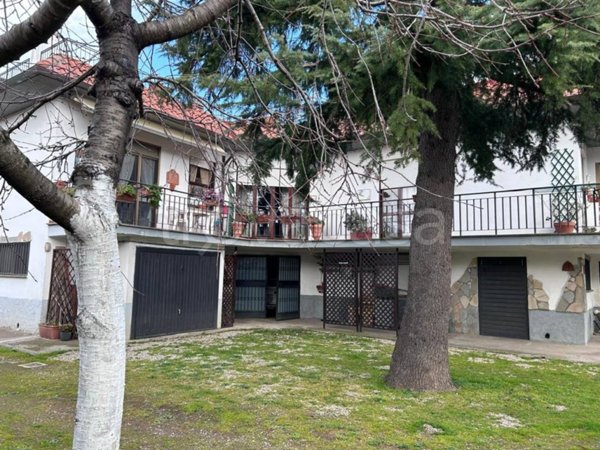 casa indipendente in vendita a Tuscania