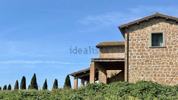 casa indipendente in vendita a Tuscania