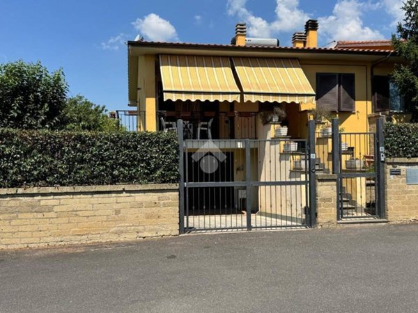 casa indipendente in vendita a Tuscania
