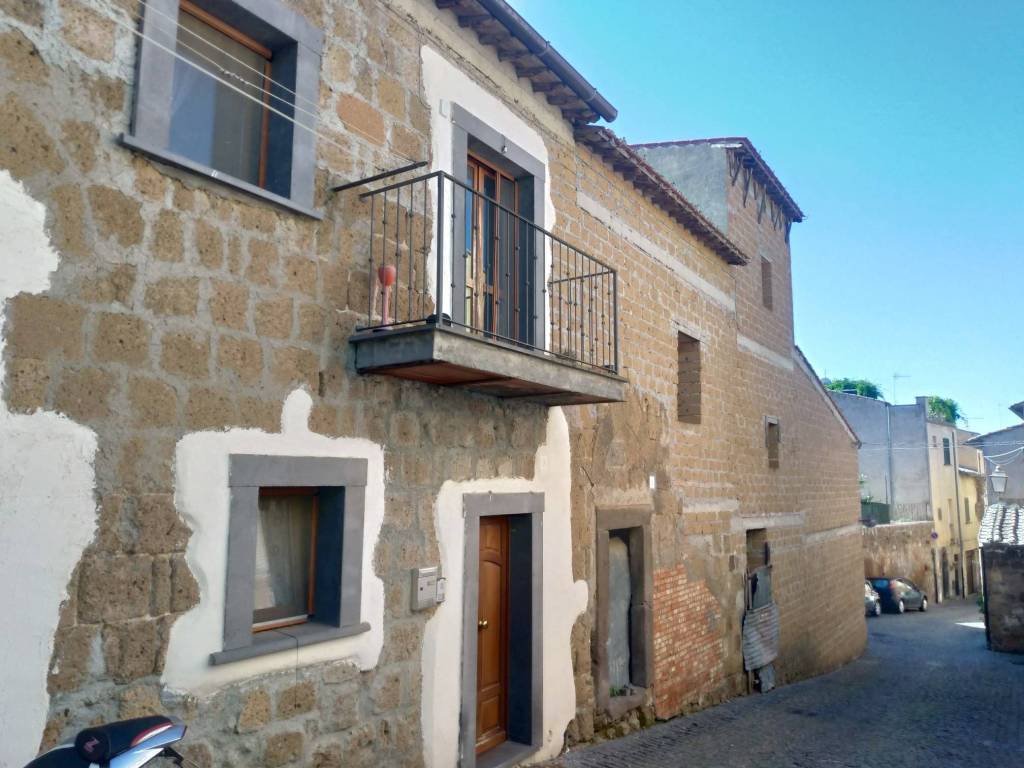 casa indipendente in vendita a Tuscania