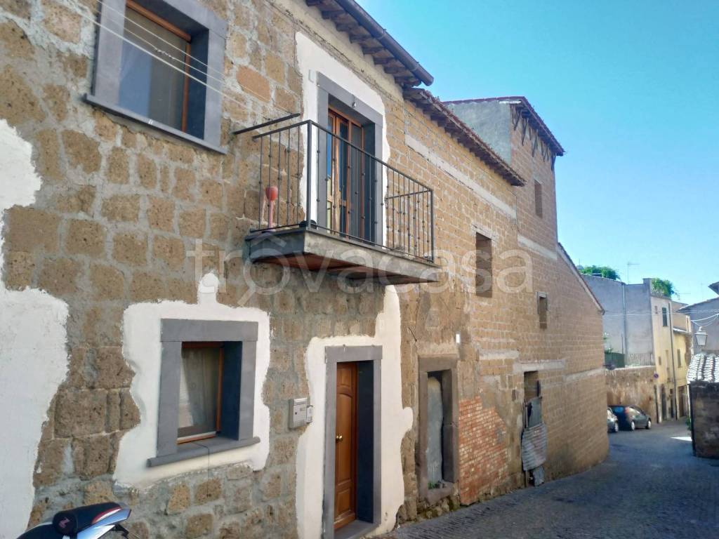 casa indipendente in vendita a Tuscania