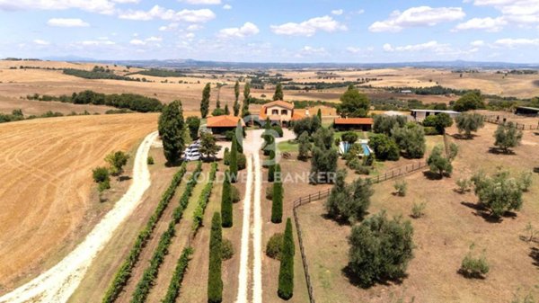 casa indipendente in vendita a Tuscania