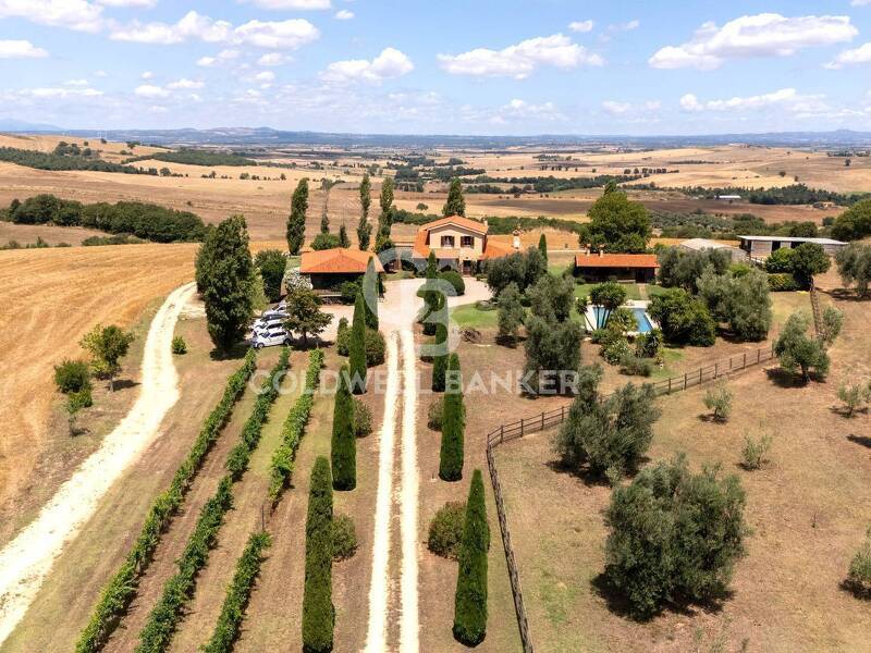 casa indipendente in vendita a Tuscania