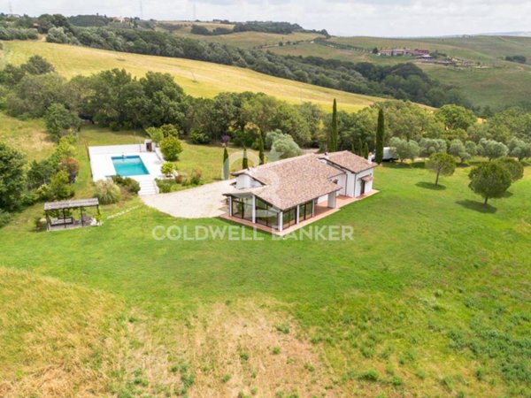 casa indipendente in vendita a Tuscania