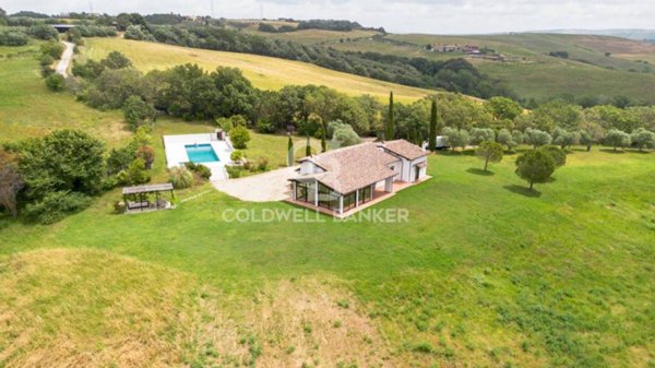 casa indipendente in vendita a Tuscania
