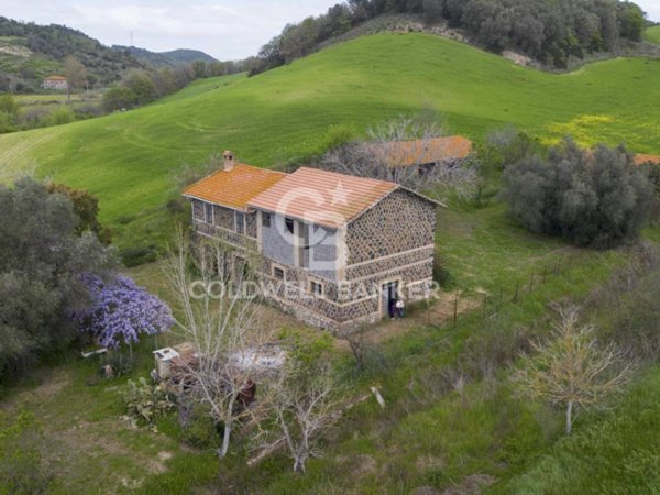 casa indipendente in vendita a Tuscania