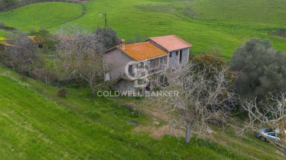 casa indipendente in vendita a Tuscania