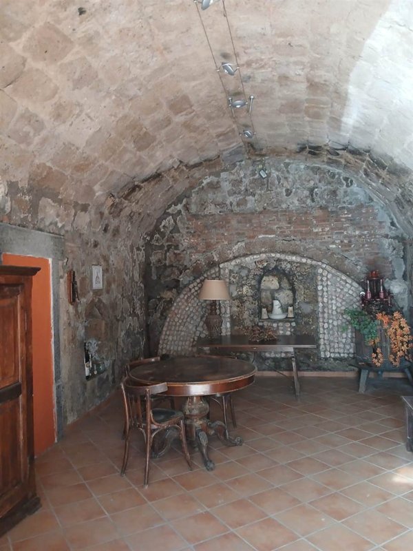 locale di sgombero in vendita a Tuscania