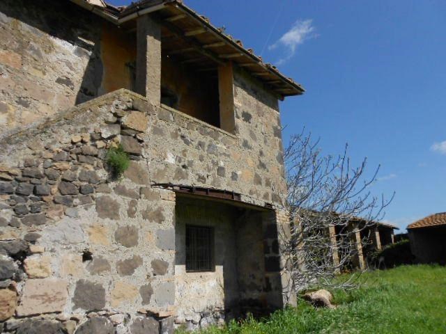 casa indipendente in vendita a Tuscania