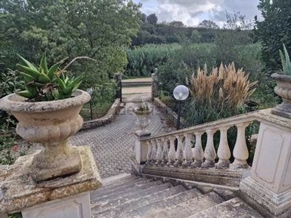 casa indipendente in vendita a Tuscania