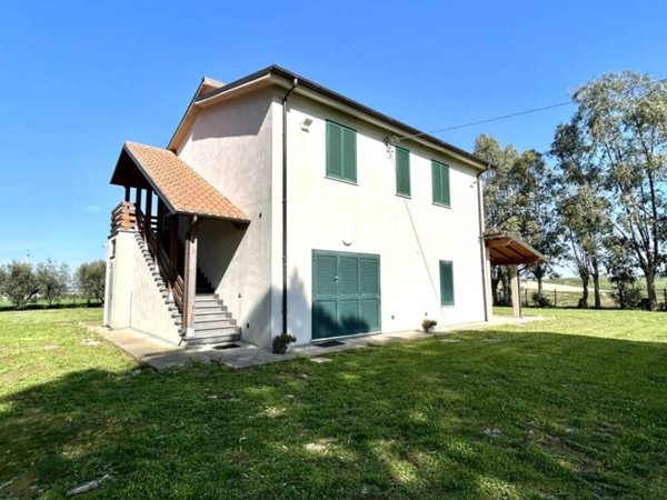 casa indipendente in vendita a Tuscania