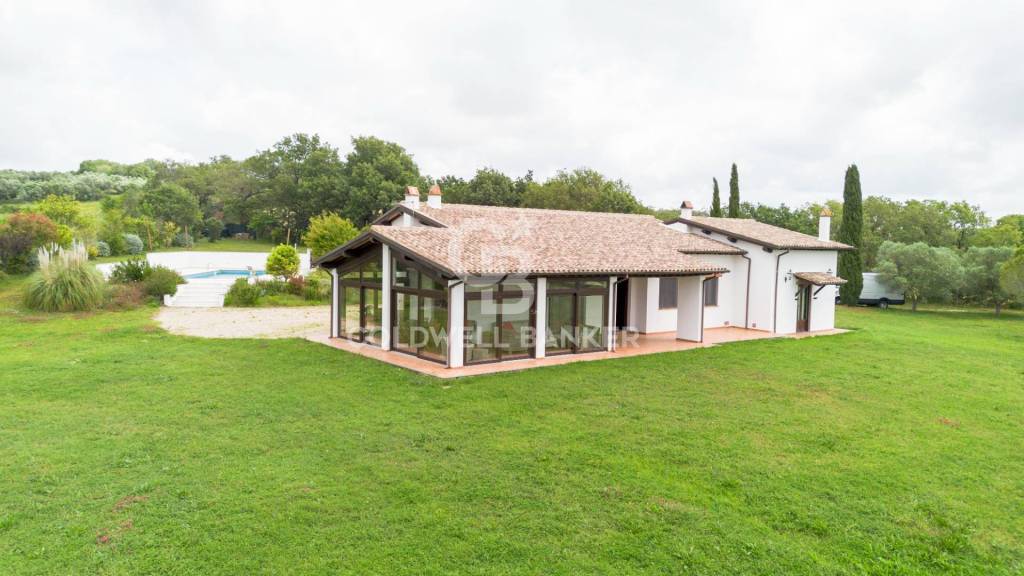 casa indipendente in vendita a Tuscania