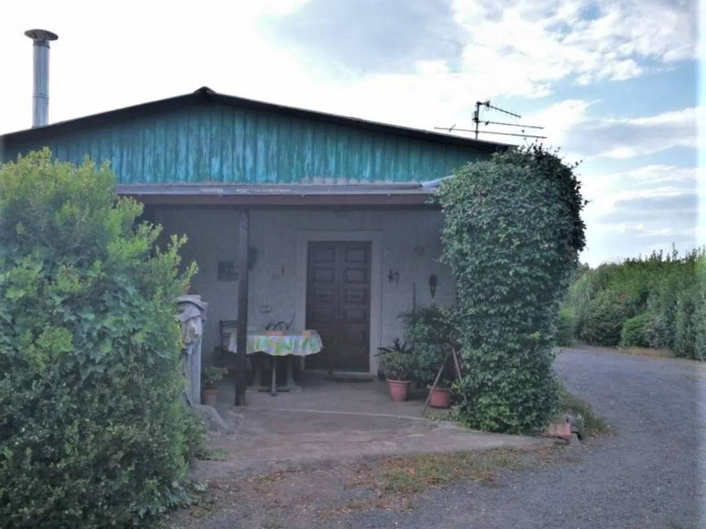 casa indipendente in vendita a Tuscania