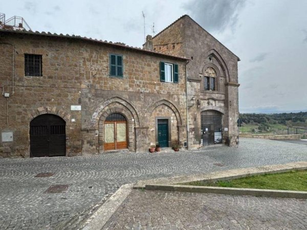 locale di sgombero in vendita a Tuscania