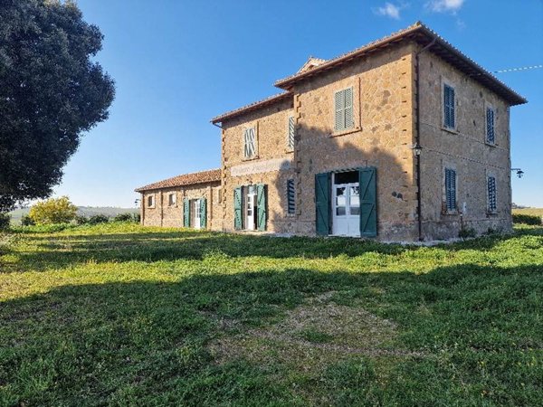 casa indipendente in vendita a Tuscania