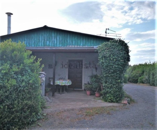 casa indipendente in vendita a Tuscania