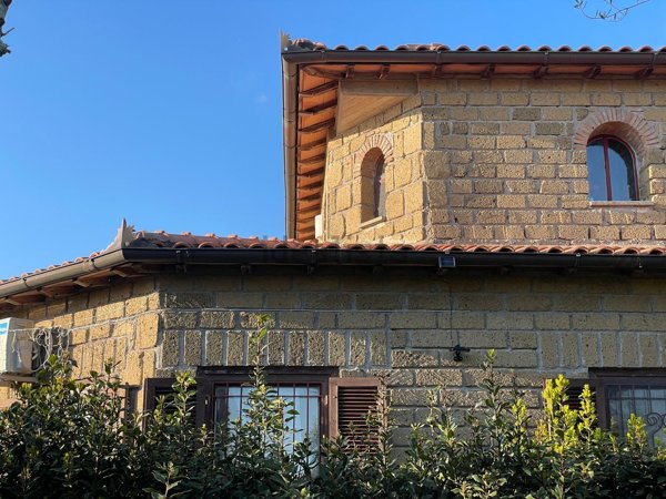 casa indipendente in vendita a Tuscania