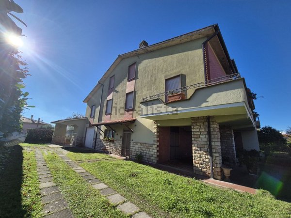 casa indipendente in vendita a Tuscania